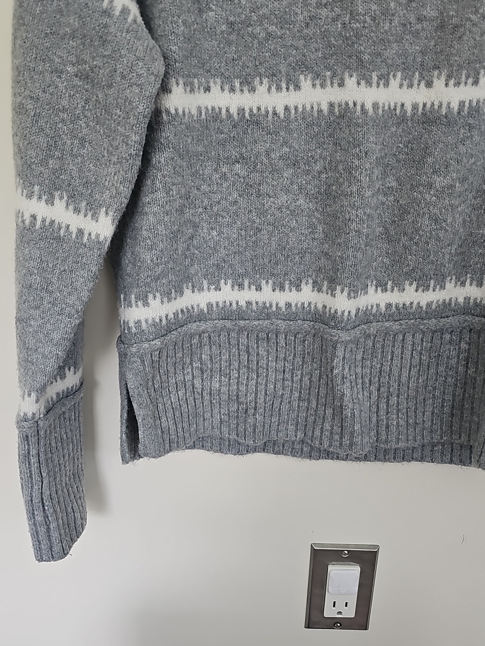 Nine West Cozy Gray Stripe Mock-Neck Sweater Size XS - Picture 6 of 9